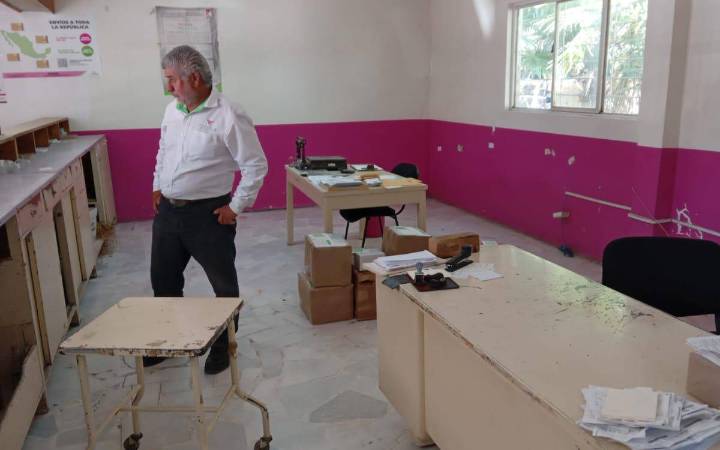 Empleados de Correos en Parras de la Fuente protestan por falta de vehículos y mobiliario en mal estado