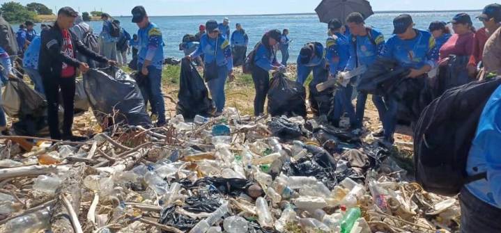 Recolectan más de 394 toneladas de desechos en el Lago de Maracaibo