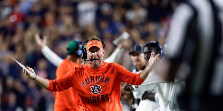 Auburn QBs Jackson Arnold and Ashton Daniels will split practice reps before facing Arkansas