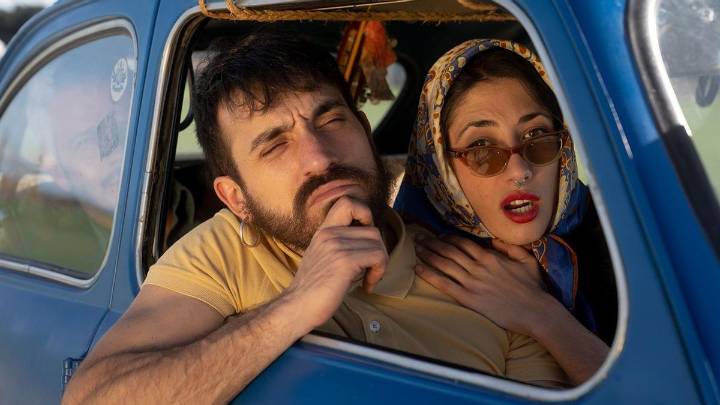 Almodóvar suena a folclore balcánico, bolero y swing en la Mostra