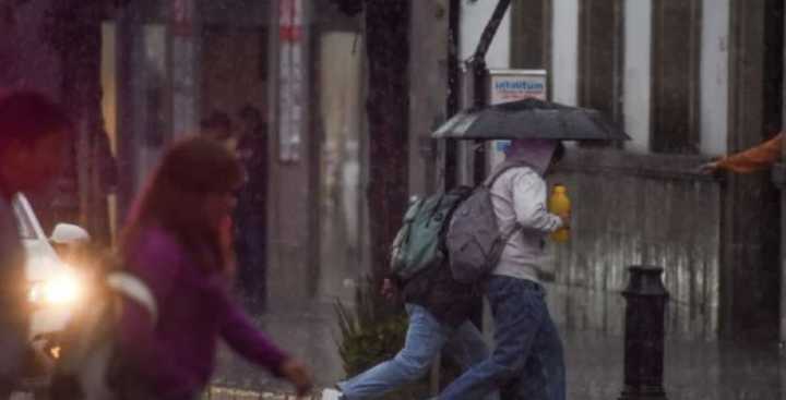 Chubascos y lluvias fuertes e intensas pegarán el jueves 2 de octubre en estas entidades