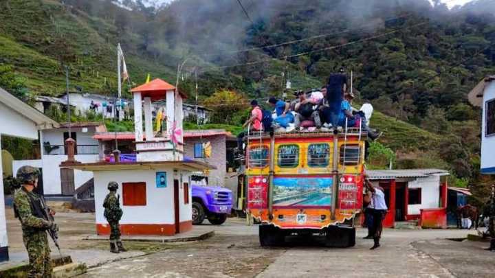 Fuerzas Militares refuerzan presencia en Briceño, Antioquia, ante disputa de grupos ilegales que deja miles de desplazados