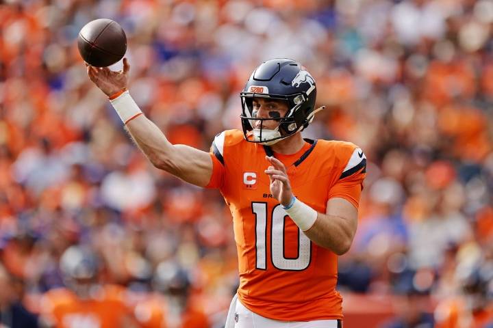 Deadspin | Broncos, buoyed by tight wins, clash with up-and-down Cowboys
