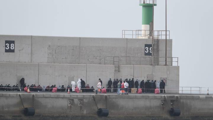 Rescatadas 37 personas de origen magrebí de una neumática al sureste de Fuerteventura
