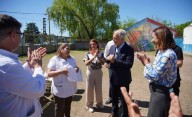 Entrega de equipamiento y puesta en valor de una escuela de Olmos