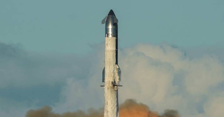 Why NASA’s hopes of returning to the moon before China gets there hinge on SpaceX