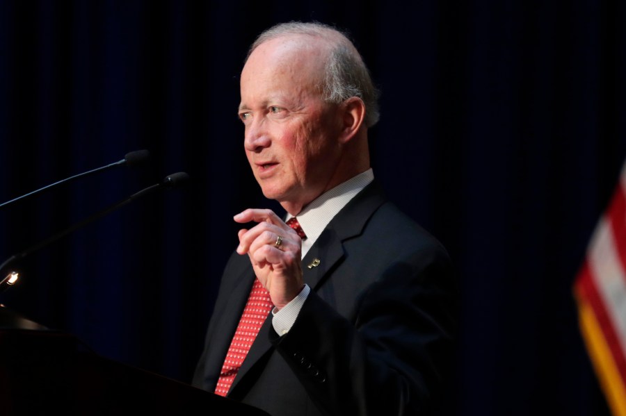 Former Indiana Gov. advises against redistricting