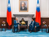 El misterioso viaje de Greg Abbott a Asia en 2024, cuando el huracán Beryl azotaba el estado ¿Qué hacía el gobernador lejos de Texas?