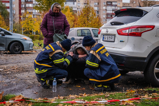 Un ataque de drones rusos mata a 3 personas y hiere a 30 en Kiev