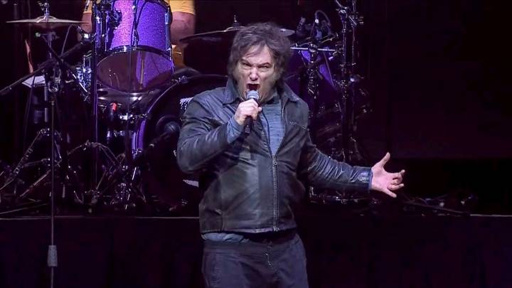 Charly García, Gilda, Sandro y Nino Bravo: las canciones que cantó Milei al presentar su libro