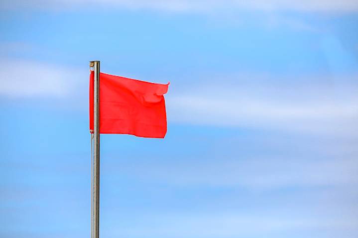 Dear Abby: Foreign fiance proves he’s no prince charming. How many red flags does it take?