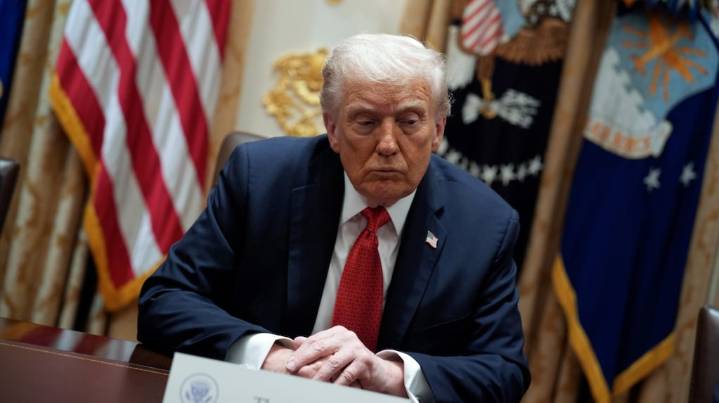 Trump dijo que quiere cerrar un acuerdo comercial con Xi Jinping este mes y afirmó que viajará a China en 2026