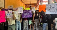 Estudiantes toman la Facultad de Derecho de la UASLP tras denuncia por abuso sexual