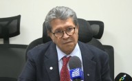 Monreal descarta aprobar Ley Antimemes de diputado morenista