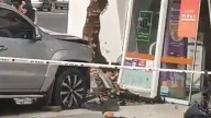 Impresionante choque en Caballito: una camioneta se incrustó en una farmacia