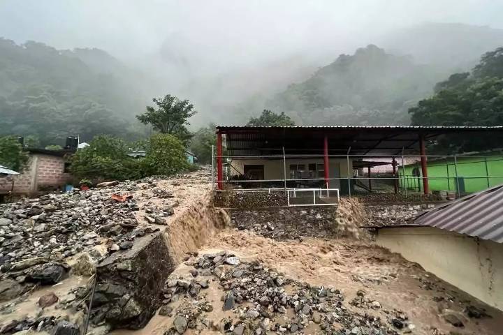 Gobierno de México refuerza atención a estados afectados por intensas lluvias