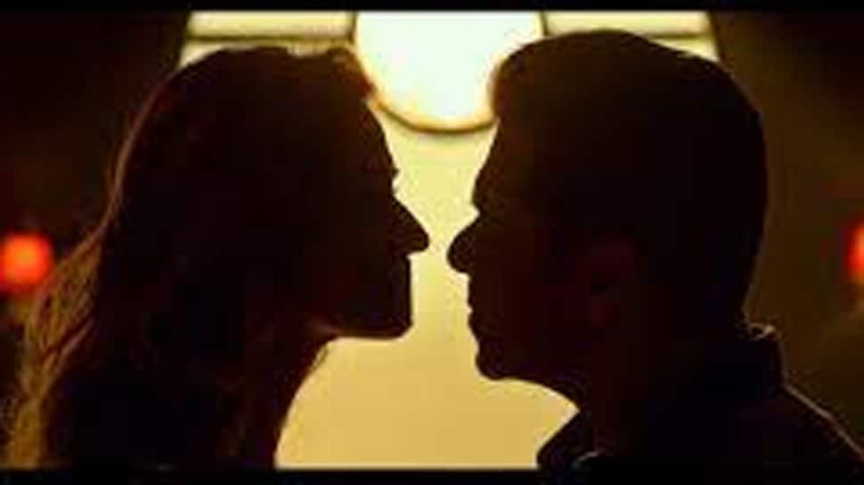 Who Am I? 59-Year-Old Bollywood's Most Eligible Bachelor With Staggering Rs 2900 Cr Net Worth, Has Dated Top Actresses But 'Never Kissed' On