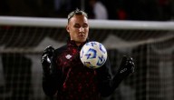 "Al borde del abismo": el duro presente de Keylor Navas, arquero al cual Colo Colo sondeó como refuerzo