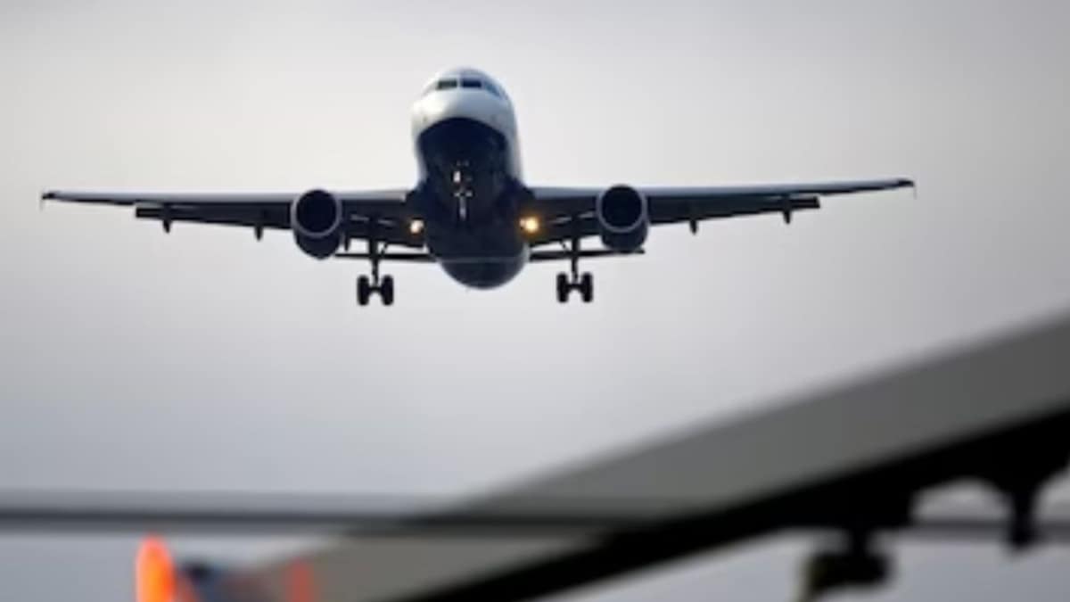 US flight makes emergency landing as crew, unable to reach pilots, bang on cockpit door