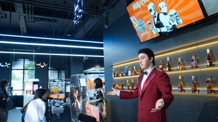 Robot Mall: Cómo es el centro comercial chino que vende animales robots y humanoides