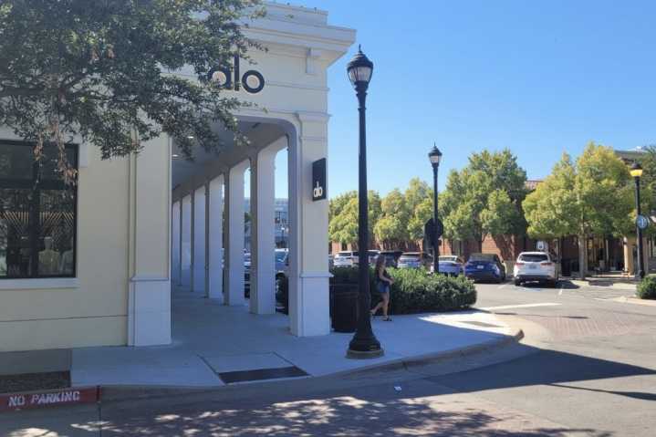 Alo Yoga now offers clothing, accessories in ...