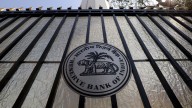 RBI flags geopolitical risks as key threat to cross
