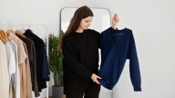 Los cinco colores que eligen las personas con baja autoestima para vestirse, según la psicología