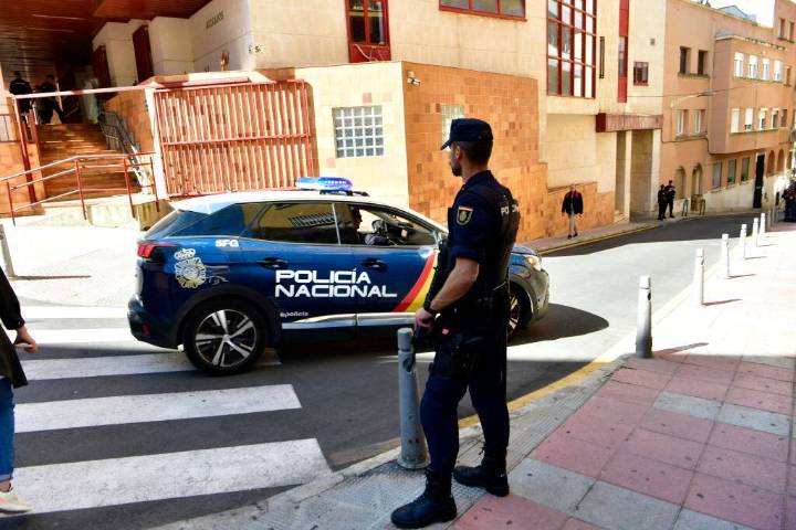 ESPAÑA. Padre es detenido por violar a su hija de 8 años junto con otros dos hombres