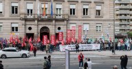 Decenas de funcionarios se concentran en Ourense para exigir mejoras laborales en la Administración Pública