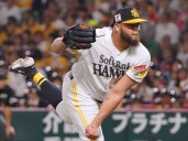 Darwinzon Hernández propina ponches y  Sofbank iguala la Serie Final de Japón