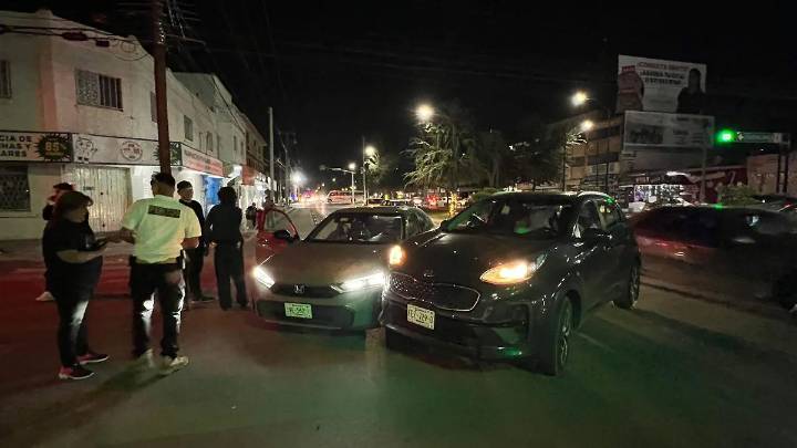 Adolescente ocasiona accidente vial en calle Colón y presidente Carranza