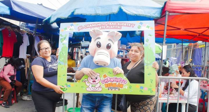 ¡Gamarra se contagia con la fiebre del ‘Chanchito Regalón’ de Trome!