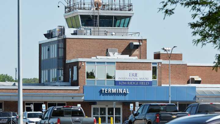 Travelers see video blaming Democrats for shutdown, but not in Erie