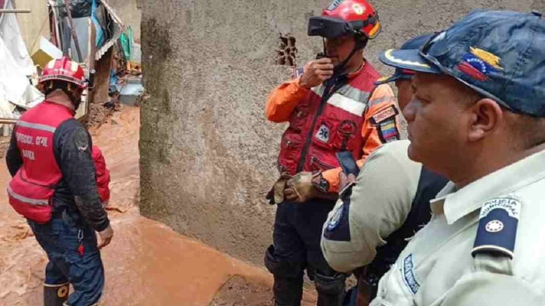 Rotura de tubería matriz en El Hatillo deja 30 viviendas colapsadas y más de 160 damnificados