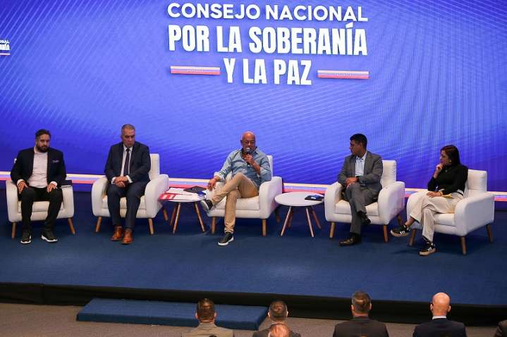 Medios de comunicación se comprometen a defender la paz del país