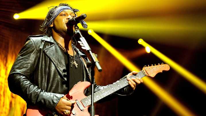 How Many Kids Did D’Angelo Have? Meet His Children With Angie Stone, More