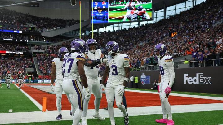 Jordan Addison's late touchdown gives Vikings 21-17 win over Browns in London