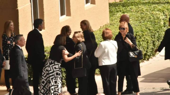 Llega Maru Campos al velorio de su esposo, Víctor Cruz Russek