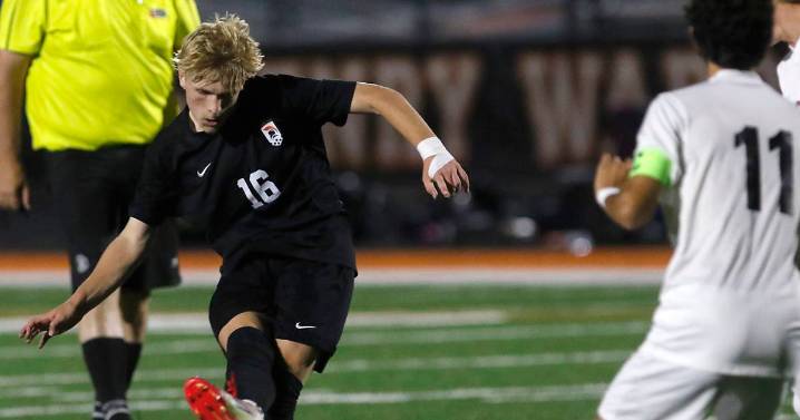 Cody Bundy, McHenry control second half against Prairie Ridge