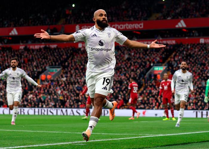 ¿Extrañan a Lucho? Liverpool perdió 2×1 con Manchester United y completó 4 derrotas consecutivas