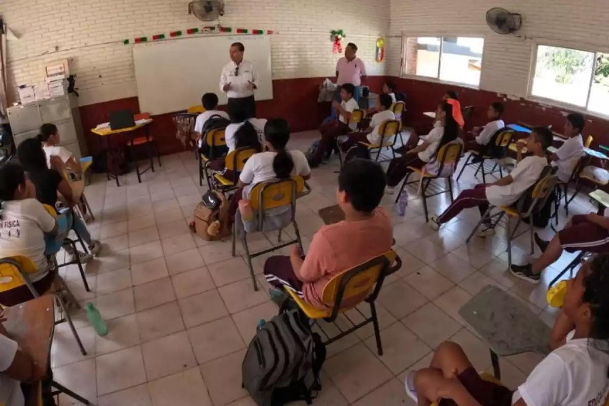 SEP anuncia regreso a clases presenciales en cinco estados tras lluvias: más de 182 mil alumnos reanudan actividades
