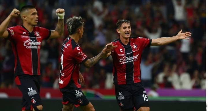 Atlas mira la Liguilla desde lejos tras golpe en San Luis