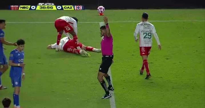 Tremendo Golpe a Badaloni | Se Queda Tendido en el Césped