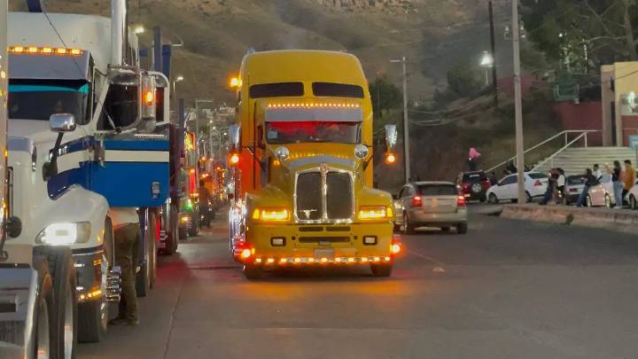 Realizan transportistas peregrinación por el Día de San Judas Tadeo en Parral