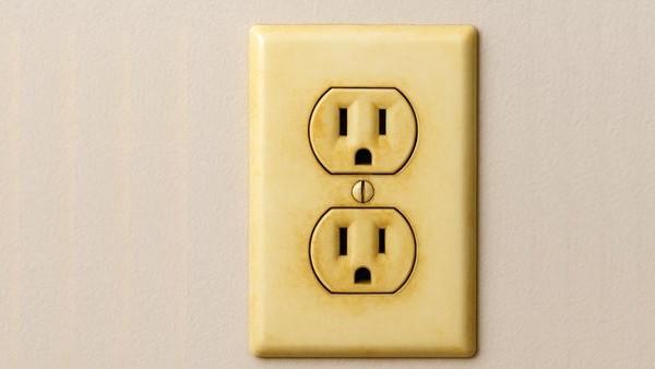 ¿Los enchufes de tu casa están amarillos? Así puedes limpiarlos