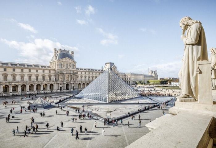 Museo del Louvre reabre sus puertas por primera vez tras robo de joyas