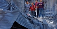 Trump dice que la tregua en Gaza se mantiene pese a los más de 90 muertos causados por los ataques israelíes