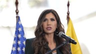DHS: un juez federal aviva las "brasas del odio" al fallar en contra de la deportación de manifestantes anti