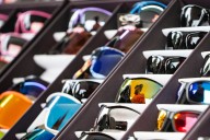 Sunglass Hut employee assaulted with bear mace during robbery, police say