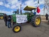 Agricultores de BC bloquean carretera para exigir mejores precios y apoyo al campo